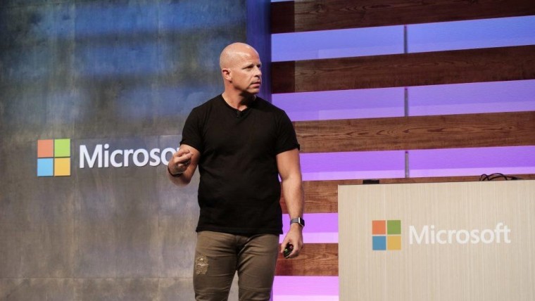 Brad Anderson αφήνει την  Microsoft για την  Qualtrics