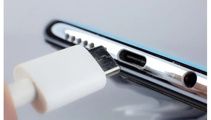 Ένα iPhone USB-C θα μπορούσε να είναι μέρος μιας ευρύτερης απομάκρυνσης από το Lightning για την Apple  